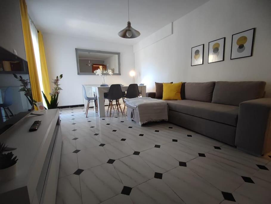 Cozy Flat Near El Palo - Bosque Apartment
